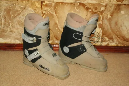 Горнолыжное снаряжение лыжи Kastle 180см. ботинки Salomon 43-44разм. Де купити