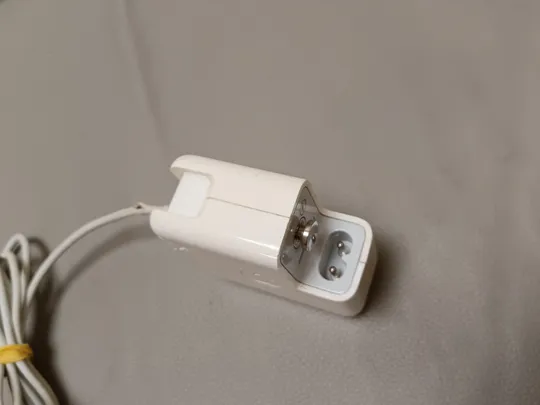 0614C  адаптер живлення APPLE A1436 45W 14.85V 3.05A З аукціону