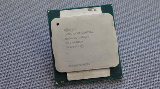 серверный процессор 6 ядер\12 потоков  Intel Xeon E5-2620 v3 2.40-3.20GHz/15Mb/8GTs/85W LGA socket 2 Ціна