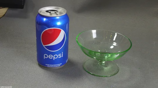 Купити Креманка піалка на ніжці зелене кольорове радянське скло Вживане