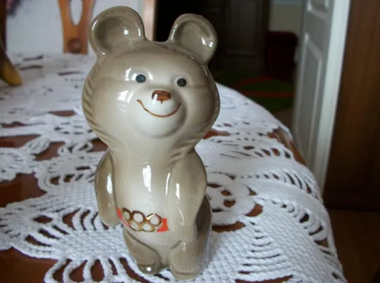 Фигурка Мишка Олимпийский с клеймом [высота-13х6х4-см] фарфор, в конце 1970-х годов Ціна
