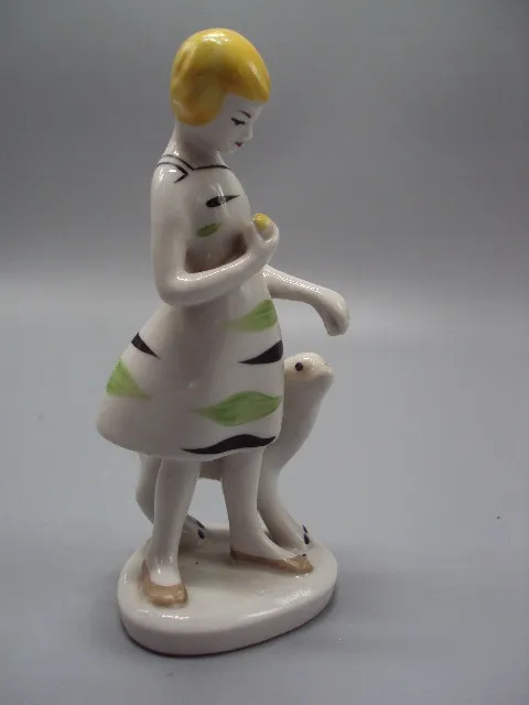Фигура фарфор полонное ЗХК статуэтка девочка с козленком козликом высота 16 см №15610МЯ в Україні