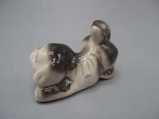 Фигура фарфор статуэтка миниатюра Европа собака щенок играет собачка 3,2 х 5 см №13221 З аукціону