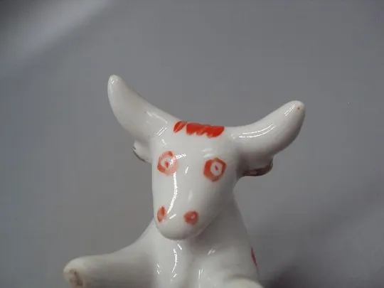 Фигура фарфор статуэтка миниатюра Киев бык бычок высота 5 см, длина 11 см №13759 Де купити