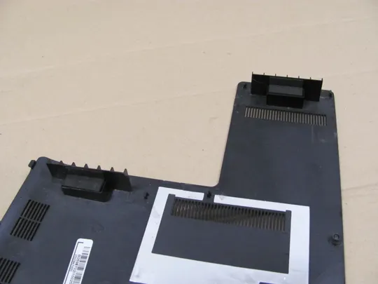 676-18 сервісна кришка V000947450 для Toshiba Qosmio X870 X875  оригінал Продаж