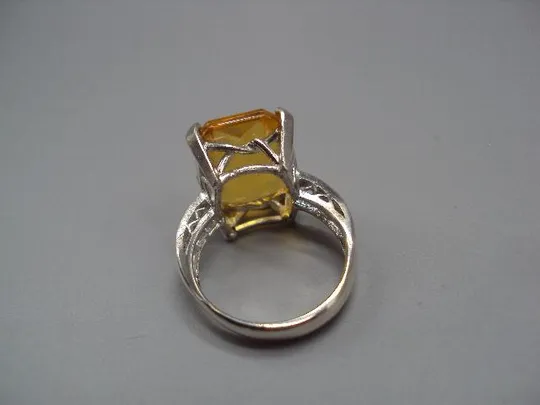 Кольцо перстень с желтой вставкой прямоугольник серебро Украина вес 6,18 г размер 18,5 №14729 Де купити