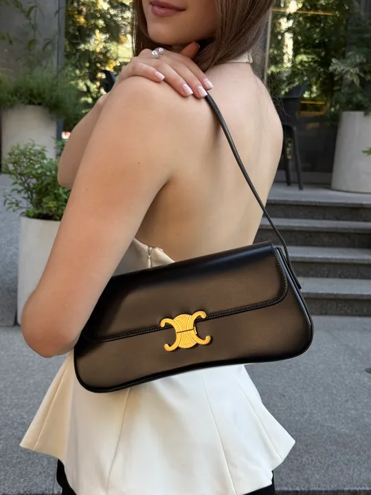 Купити Сумка жіноча Celine Medium Lola Bag in Shiny Calfskin Black/Gold  991011