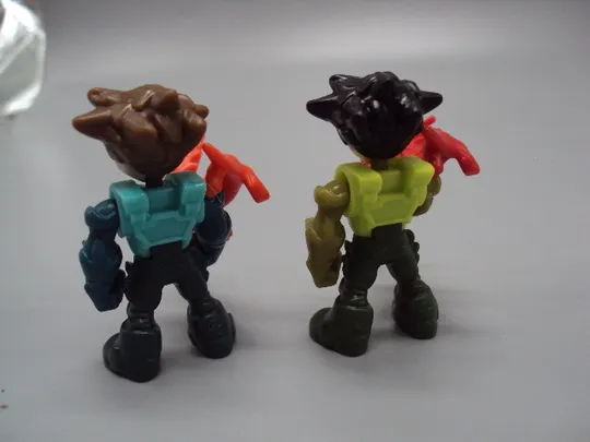 Фигурка киндер сюрприз VQ187 Ferrero парень и дракон на руке лот 2 шт №18618л Характеристики