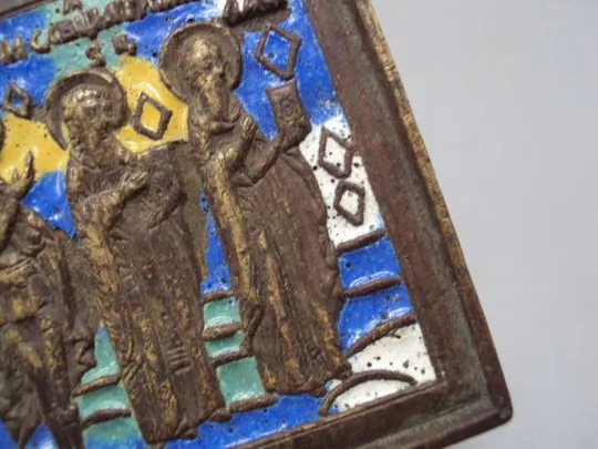 Икона Три Святых нательная иконка подвесная бронза эмаль размер 5,9 х 5,4 см №13905 Де купити