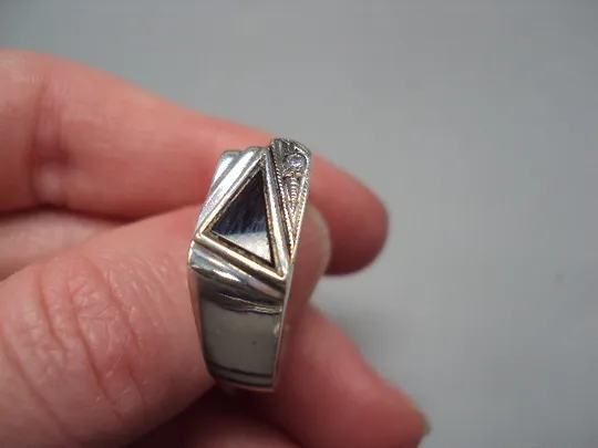 Кольцо новое перстень черный треугольник серебро 925 проба Украина вес 4,51 г 20 размер №15577 Торговий майданчик