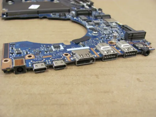 849-9 материнська плата SR2FU i7-6820HQ  APW50 LA-C381P для HP EliteBook ZBOOK 15 G3  оригінал Характеристики