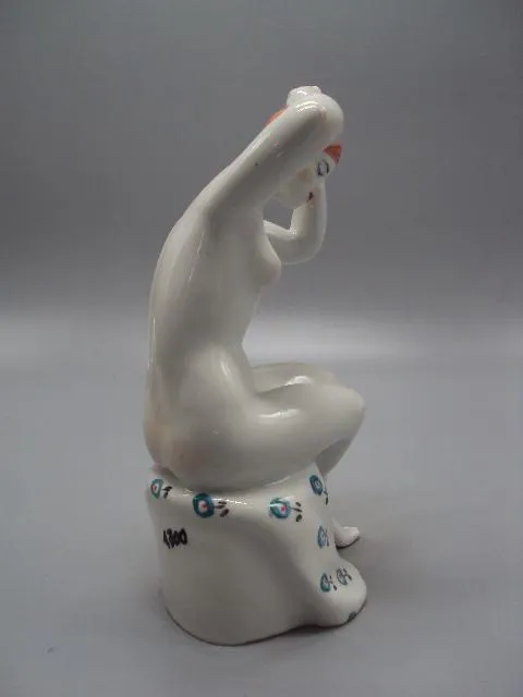 Купити Фигура фарфор статуэтка Киев обнаженная девушка моет голову ню утро пляжница прическа 19 см №14448