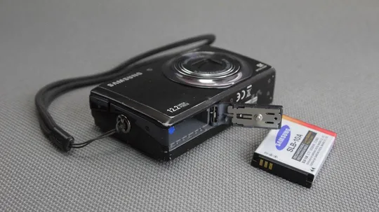 Цифровой фотоаппарат Samsung PL65 Black 12.2Mpix 5x Zoom 6.3-31.5mm 1:3.5-5.5 Dual IS Вживане Продаж