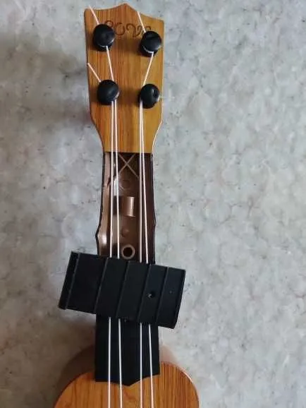 Іграшкова дитяча гітара, укулеле, медіатор в комплекті! Продаж