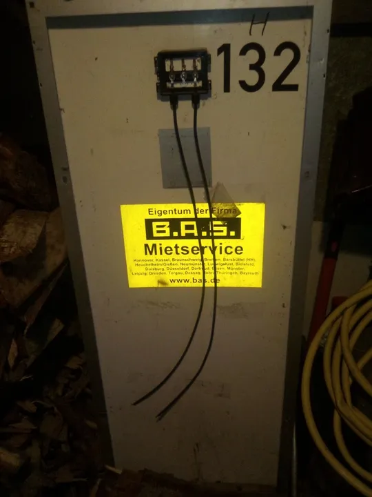 Купити сонячна панель 20 вольт. здається стоват.є і контрроллер окремо.опис