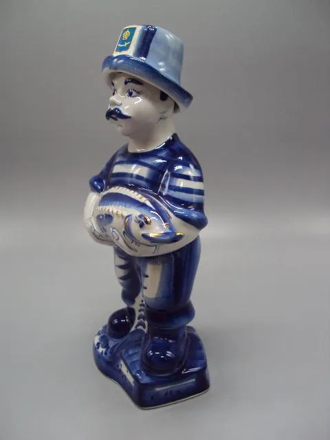 Штоф Гжель фарфор Старая Астрахань водка рыбак с рыбой со щукой высота 26,5 см №13686 З аукціону