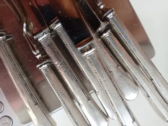 Набір десертних виделок та ножів З аукціону