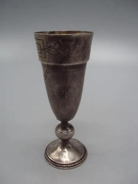 Рюмка стопка резьба узор цветы розы серебро 84 проба клеймо голова А вес 27,15 г размер 8х3 см №233 Де купити