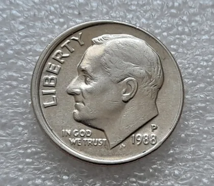 фото, (8095 ря) 1 дайм 1988 Р США (10 центів 1988) зміщення зображення на аверсі