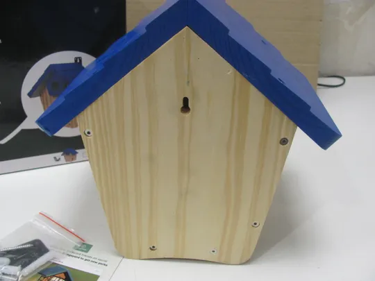 Синій пташиний будиночок Kingsyard для виходу на вулицю - ящик для гніздування з кедрового дерева з панеллю для чіткого огляду та захистом від хижаків (15) Недорого