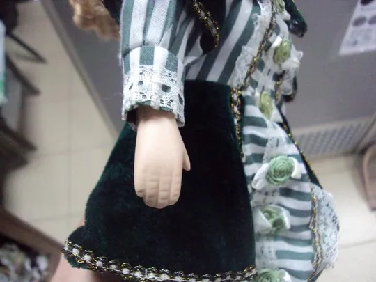 фарфоровая кукла миледи в шляпке кудрявая на подставке 39 см №2938 Продаж