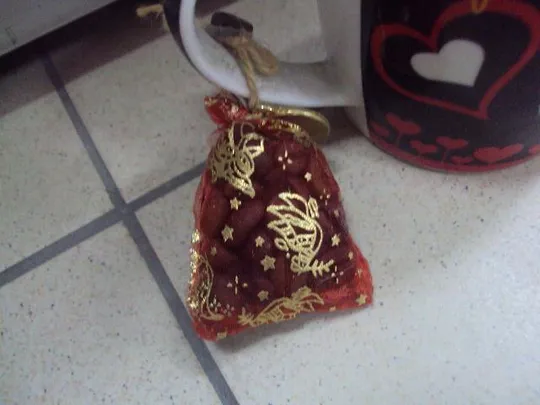 Сувенир кружка с сердечками под фотографии Китай керамика, в мешочке кофейные зерна №2985 З аукціону