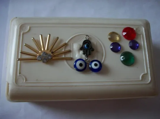 Шкатулка СССР Харьков, бело-кремовая , 1950-60-х годов  [13,5x8x5-cm] и другое Характеристики