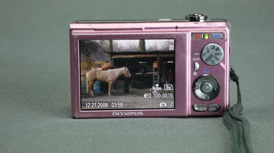 Купити Цифровой фотоаппарат 8.0Mpix Olympus FE-370 + 4.55-18.2 мм EQ 28-112 мм Zoom lens x4 рожевий Вживане