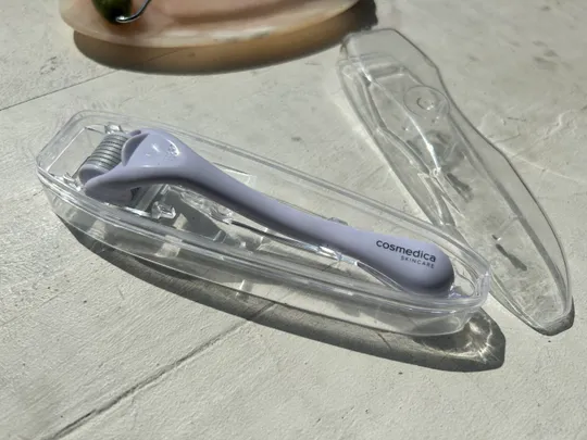 Купити Дермароллер Cosmedica Skincare з титановими мікроголками 0.25 мм — для омолодження та догляду за шкірою