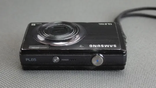 Цифровой фотоаппарат Samsung PL65 Black 12.2Mpix 5x Zoom 6.3-31.5mm 1:3.5-5.5 Dual IS Вживане З аукціону
