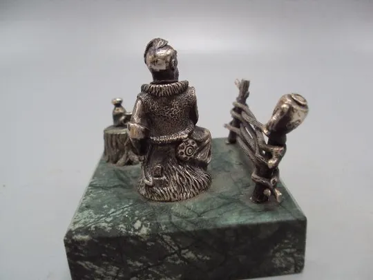 Фигура на подставке статуэтка козак сидит у забора серебро 925 проба вес 374 г №14270 З аукціону