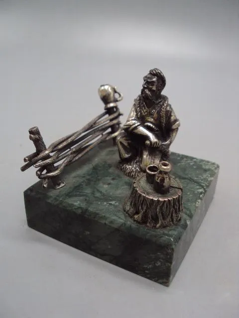 Фигура на подставке статуэтка козак сидит у забора серебро 925 проба вес 374 г №14270 Ціна