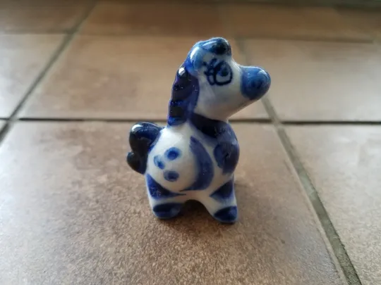 Купити Коник лошадь кінь фігурка біло блакитна статуетка порцелянова Гжель Вживане