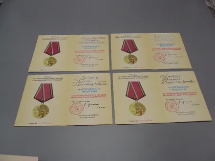 фото, Документ 2004 г посвідчення 60 років визволення медаль 60 лет освобождения Украины лот 4 шт №18558