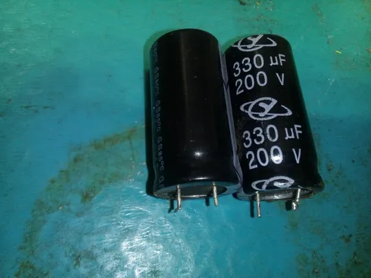 Конденсатори CapXon  330 uF 200v ПАРА Ціна