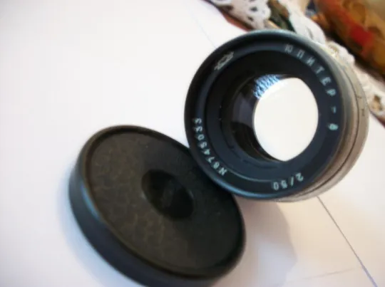 Объектив Юпитер-8 , белый. М-39, черная крышка . Made in USSR . Красногорский завод . З аукціону
