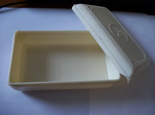 Шкатулка СССР Харьков, бело-кремовая , 1950-60-х годов  [13,5x8x5-cm] и другое Продаж