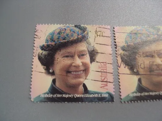 марки Австралия 1988 королева Елизавета ІІ день рождение лот 2 шт гаш №2257 Продаж