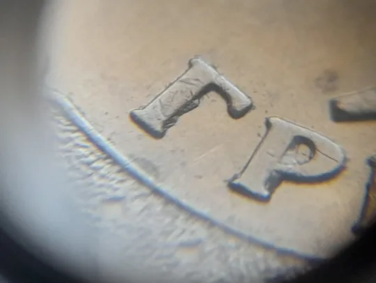 (8230) 1 гривня 2022 гарні викрошки на аверсі (1 гривна 2022 брак) З аукціону