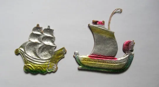 Купити КОРАБЛИ - ПАРУСНИК - ЛАДЬЯ = ЯЛИНКОВІ ІГРАШКИ - ЕЛОЧНЫЕ ИГРУШКИ = картон - картонаж = СРСР = 2 шт.