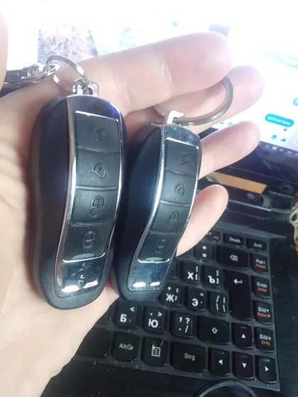 фото, пульт ,так розумі,автосигналізації.ціна за штуку.батерка є.частоту не знаю.думаю привязується до плати.