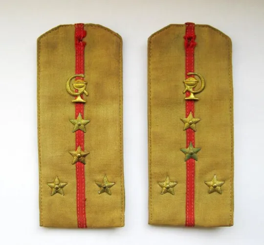 Погоны офицерские - капитан - медик = 1950-е гг. = латунные звездочки и эмблемы Ціна