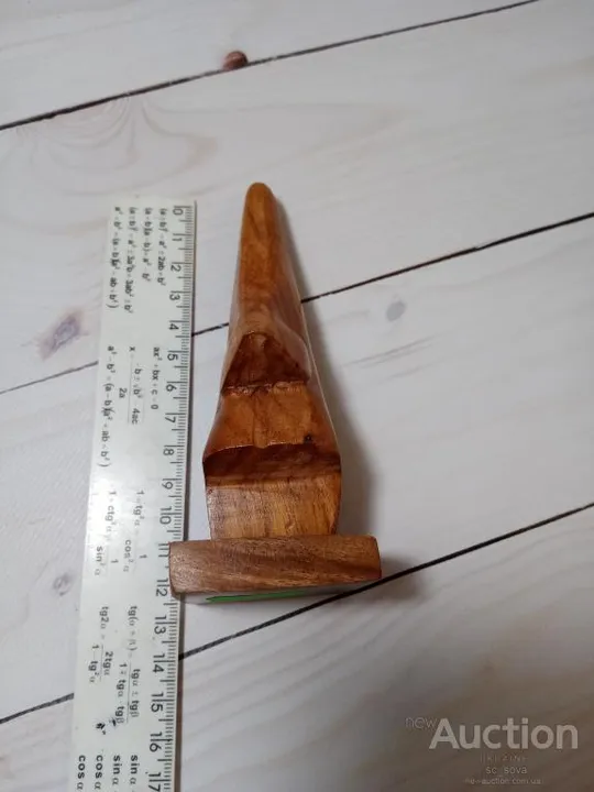 Купити Подставка для очков из дерева