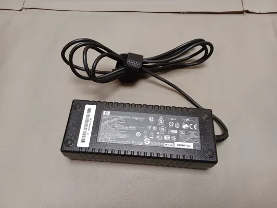 0638 адаптер живлення  HP HSTNN-LA01 19.0V 7.1A 135W  НІМЕЧЧИНА Ціна