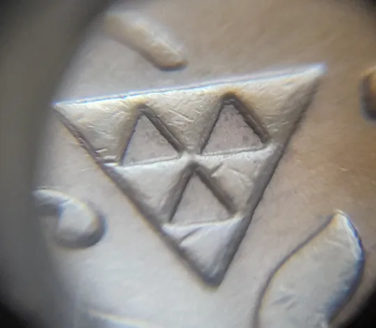 (7210) 1 гривня 2003 зминання елементів зображення на реверсі (1 гривна 2003 брак) Продаж