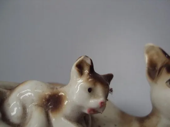 Фигура фарфор Германия GH co Grafenthal кошка с котятами и клубком котики высота 7,7см (скол) №11570 Інтернет-аукціон