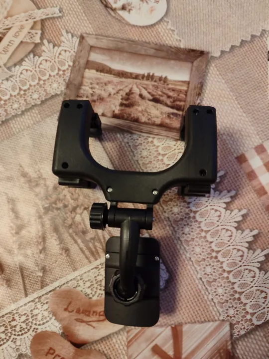 Тримач для смартфонів на дзеркало заднього виду. З аукціону