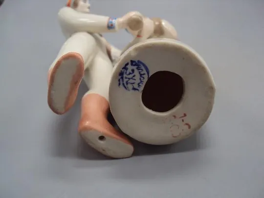 Фигура фарфор статуэтка Полонное ЗХК парочка парень и девушка наливает молоко пара 16,4 см №14551 Недорого