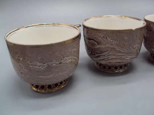 Чашки и блюдца тарелки мраморный фарфор колерон Федяшин лот 4 чашки и 2 блюда №13404 Інтернет-аукціон