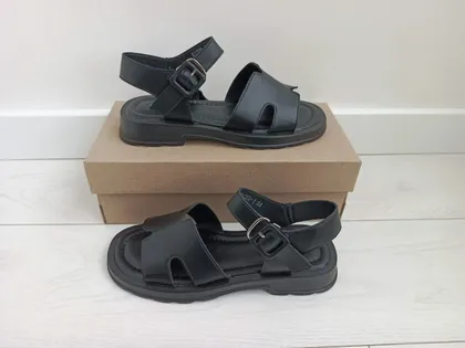 фото, Стильні чорні босоніжки жіночі на кожний день